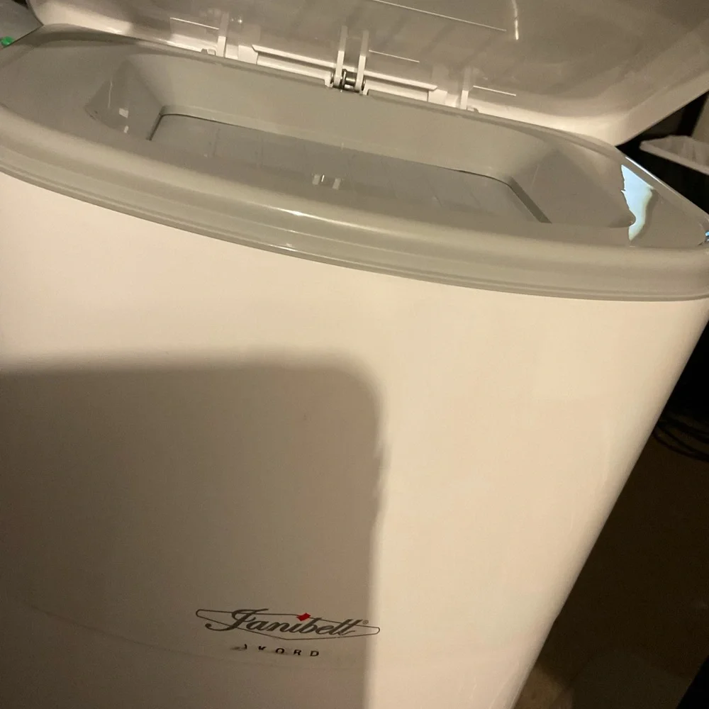 Janibell akord diaper pail.